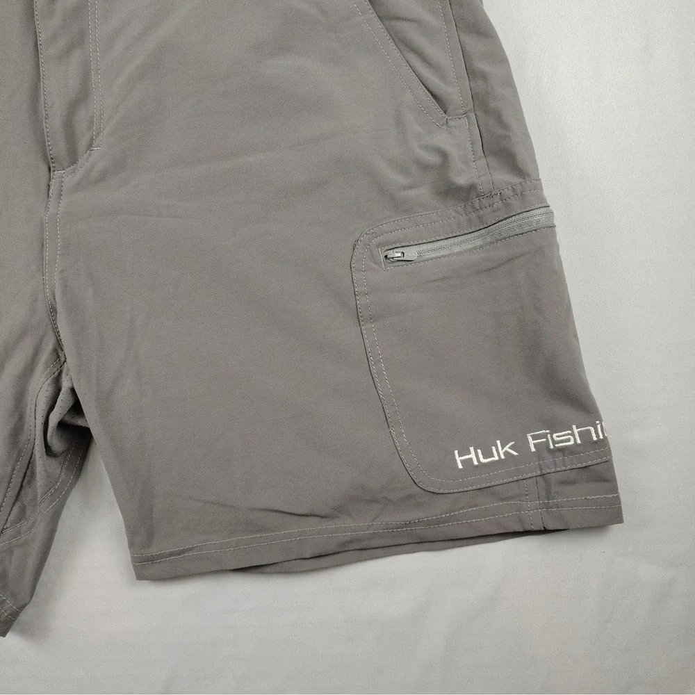 Huk Fishing Shorts Mens 2XL/XXL Gray Stretch Zip Pocket Performance Outdoor